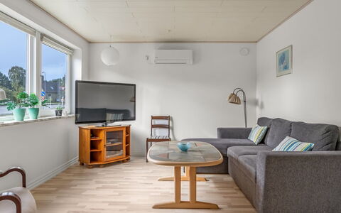Ritha - 30Km from the Sea: Verblijf, Backyard, Werf, Garden Gebouwen, Schuur, Siding, Buitenmeubels, Blokhut, Outdoor Structuur, Keet