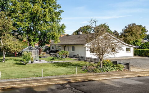 Ritha - 30Km from the Sea: Verblijf, Backyard, Werf, Garden Gebouwen, Schuur, Siding, Buitenmeubels, Blokhut, Outdoor Structuur, Keet