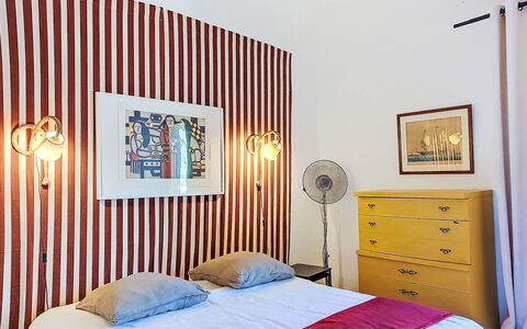 Villa 50: Interieur Ontwerp, Muur, Slaapkamer, Hout, Meubilair, Textiel, Bed, Fotolijst, Laken, Verlichting