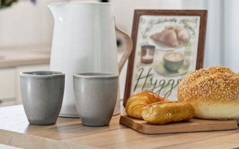 Baarde - 1.2Km from the Sea: Tableware, Serveware, Voedsel, Dishware, Porselein, Ingrediënt, Drinkware