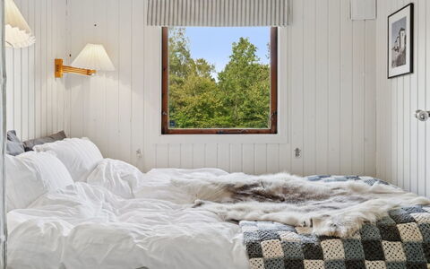 Baarde - 1.2Km from the Sea: Bed, Slaapkamer, Bedding, Meubilair, Laken, Interieur Ontwerp, Hout, Linens, Verdieping, Flooring