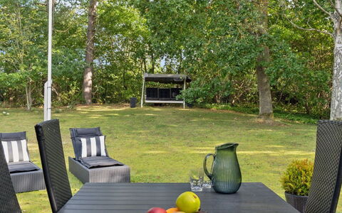 Baarde - 1.2Km from the Sea: Meubilair, Buitenmeubels, Stoel, Tafel, Buitentafel, Tuin, Schaduw, Gazon, Backyard, Park