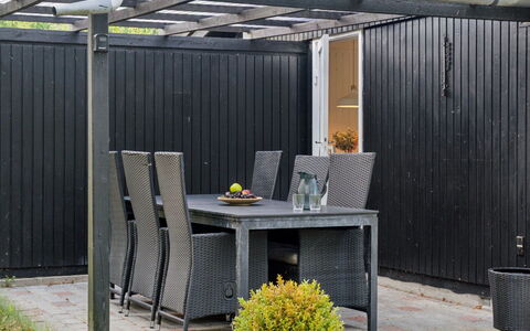 Baarde - 1.2Km from the Sea: Tuin, Ontwerp, Plank, Hardwood, Backyard, Bloempot, Outdoor Structuur, Pergola, Kamerplant