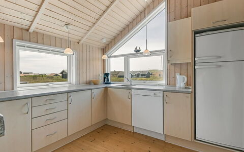 Bruse - 200M from the Sea: Hout, Plafond, Flooring, Interieur Ontwerp, Verdieping, Huis, Kamer, Keuken, Cabinetry, Beits