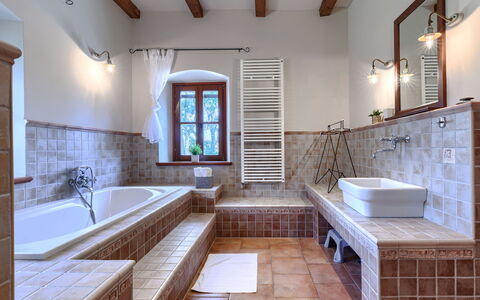 Nadua: Flooring, Muur, Loodgieterswerkinrichting, Interieur Ontwerp, Verdieping, Kraan, Loodgieter, Tegel, Badkamer, Wastafel