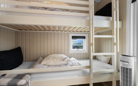Roya - 100M from the Sea: Bed, Stapelbed, Slaapkamer, Bedding, Laken, Hout, Interieur Ontwerp, Verdieping, Meubilair, Linens