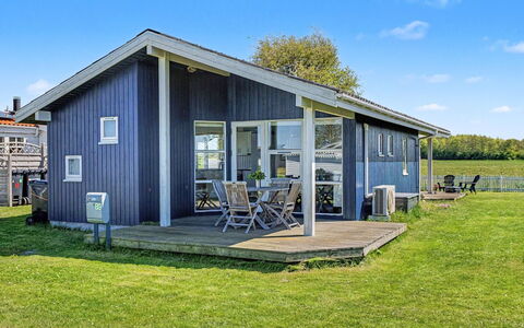 Roya - 100M from the Sea: Blauw, Verblijf, Huis, Huis, Boerderij, Landgoed, Siding