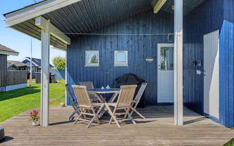 Roya - 100M from the Sea: Blauw, Verblijf, Huis, Huis, Boerderij, Landgoed, Siding