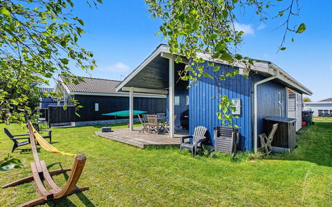 Roya - 100M from the Sea: Blauw, Verblijf, Huis, Huis, Boerderij, Landgoed, Siding