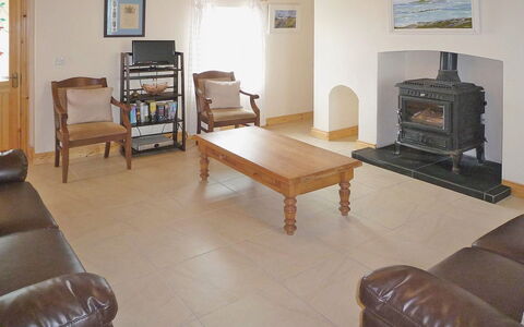 Timmy'S Cottage Heir Island: Meubilair, Flooring, Verdieping, Interieur Ontwerp, Hout, Kamer, Woonkamer, Bankstel, Plafond, Houten Vloer