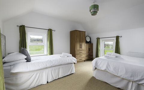 Rhea Holiday Home Bantry: Interieur Ontwerp, Flooring, Plafond, Bed, Meubilair, Verdieping, Slaapkamer, Huis, Bedding, Kamer