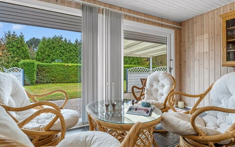Einari - 500M from the Sea: Verblijf, Backyard, Werf, Garden Gebouwen, Schuur, Siding, Buitenmeubels, Blokhut, Outdoor Structuur, Keet