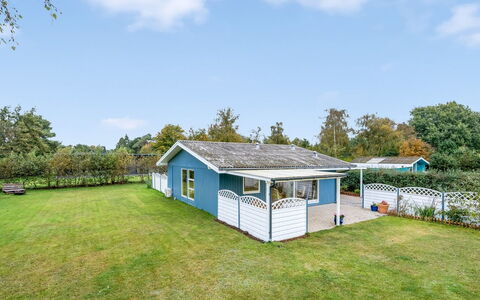 Einari - 500M from the Sea: Verblijf, Backyard, Werf, Garden Gebouwen, Schuur, Siding, Buitenmeubels, Blokhut, Outdoor Structuur, Keet