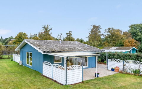 Einari - 500M from the Sea: Verblijf, Backyard, Werf, Garden Gebouwen, Schuur, Siding, Buitenmeubels, Blokhut, Outdoor Structuur, Keet