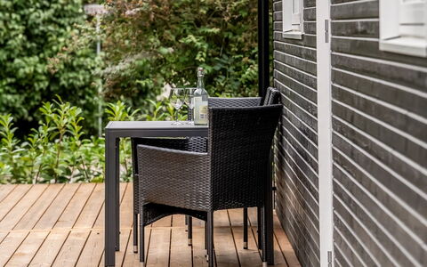 Assa - 500M from the Sea: Hout, Verblijf, Huis, Huis, Deur, Hardwood, Garden Gebouwen, Beits, Blokhut, Plank