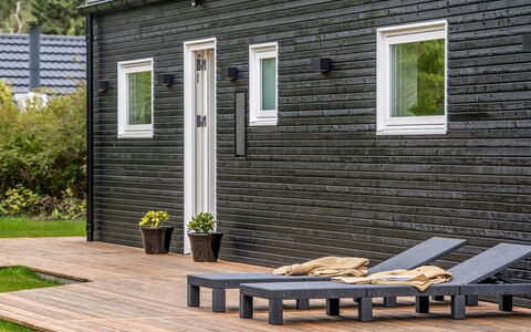 Assa - 500M from the Sea: Hout, Verblijf, Huis, Huis, Deur, Hardwood, Garden Gebouwen, Beits, Blokhut, Plank