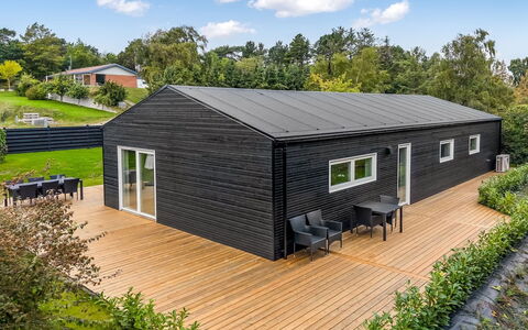 Assa - 500M from the Sea: Hout, Verblijf, Huis, Huis, Deur, Hardwood, Garden Gebouwen, Beits, Blokhut, Plank
