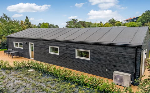 Assa - 500M from the Sea: Hout, Verblijf, Huis, Huis, Deur, Hardwood, Garden Gebouwen, Beits, Blokhut, Plank