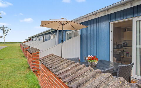 Asfrid - 80M from the Sea: Verblijf, Backyard, Werf, Garden Gebouwen, Schuur, Siding, Buitenmeubels, Blokhut, Outdoor Structuur, Keet