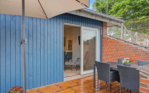 Asfrid - 80M from the Sea: Verblijf, Backyard, Werf, Garden Gebouwen, Schuur, Siding, Buitenmeubels, Blokhut, Outdoor Structuur, Keet