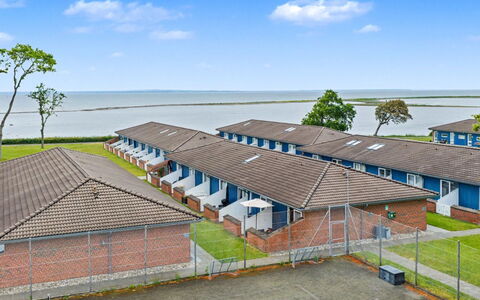 Asfrid - 80M from the Sea: Verblijf, Backyard, Werf, Garden Gebouwen, Schuur, Siding, Buitenmeubels, Blokhut, Outdoor Structuur, Keet