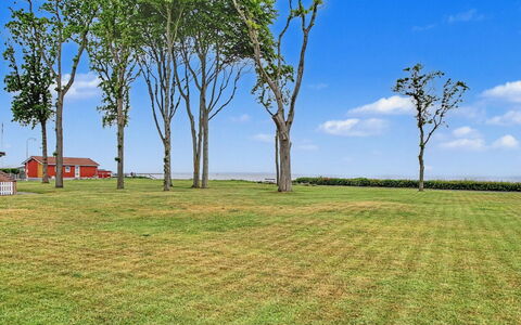 Asfrid - 80M from the Sea: Verblijf, Backyard, Werf, Garden Gebouwen, Schuur, Siding, Buitenmeubels, Blokhut, Outdoor Structuur, Keet