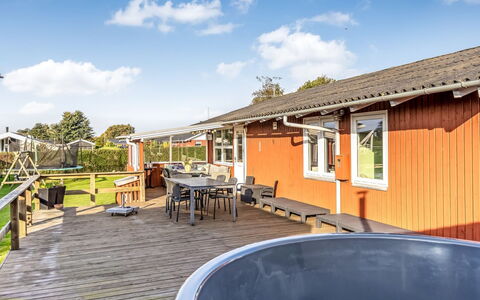 Ali - 500M from the Sea: Verblijf, Backyard, Werf, Garden Gebouwen, Schuur, Siding, Buitenmeubels, Blokhut, Outdoor Structuur, Keet