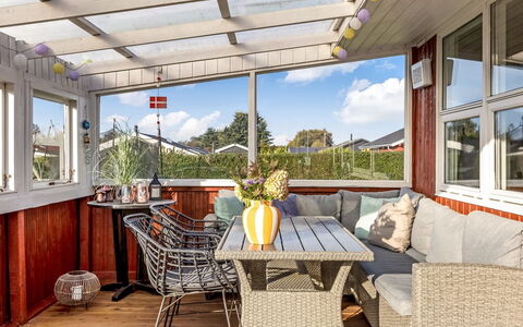 Ali - 500M from the Sea: Verblijf, Backyard, Werf, Garden Gebouwen, Schuur, Siding, Buitenmeubels, Blokhut, Outdoor Structuur, Keet