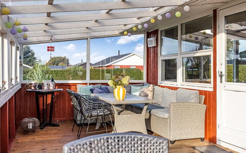 Ali - 500M from the Sea: Verblijf, Backyard, Werf, Garden Gebouwen, Schuur, Siding, Buitenmeubels, Blokhut, Outdoor Structuur, Keet