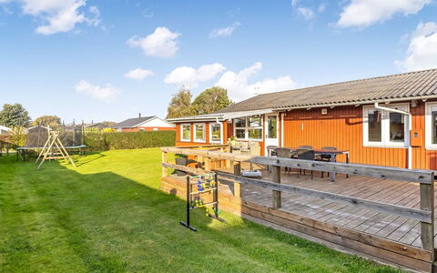 Ali - 500M from the Sea: Verblijf, Backyard, Werf, Garden Gebouwen, Schuur, Siding, Buitenmeubels, Blokhut, Outdoor Structuur, Keet
