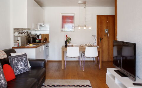 Apollo 2: Meubilair, Interieur Ontwerp, Flooring, Muur, Verdieping, Bankstel, Kamer, Hout, Woonkamer, Plafond