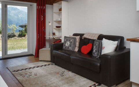 Apollo 2: Meubilair, Interieur Ontwerp, Bankstel, Flooring, Verdieping, Hout, Woonkamer, Plafond, Kamer, Appartement
