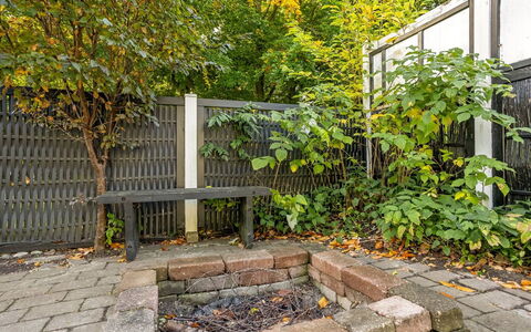 Ranka - 300M from the Sea: Verblijf, Backyard, Werf, Garden Gebouwen, Schuur, Siding, Buitenmeubels, Blokhut, Outdoor Structuur, Keet