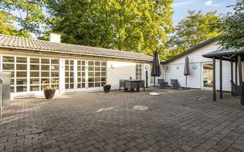 Ranka - 300M from the Sea: Verblijf, Backyard, Werf, Garden Gebouwen, Schuur, Siding, Buitenmeubels, Blokhut, Outdoor Structuur, Keet