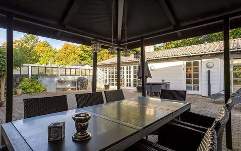 Ranka - 300M from the Sea: Verblijf, Backyard, Werf, Garden Gebouwen, Schuur, Siding, Buitenmeubels, Blokhut, Outdoor Structuur, Keet
