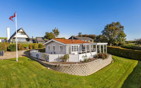 Valea - 600M from the Sea: Verblijf, Backyard, Werf, Garden Gebouwen, Schuur, Siding, Buitenmeubels, Blokhut, Outdoor Structuur, Keet