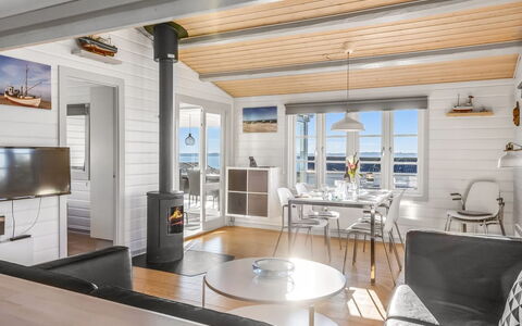 Valea - 600M from the Sea: Verblijf, Backyard, Werf, Garden Gebouwen, Schuur, Siding, Buitenmeubels, Blokhut, Outdoor Structuur, Keet