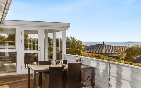 Valea - 600M from the Sea: Verblijf, Backyard, Werf, Garden Gebouwen, Schuur, Siding, Buitenmeubels, Blokhut, Outdoor Structuur, Keet