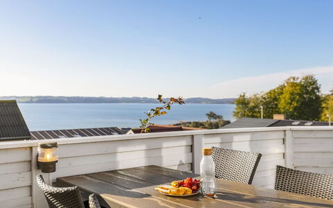 Valea - 600M from the Sea: Verblijf, Backyard, Werf, Garden Gebouwen, Schuur, Siding, Buitenmeubels, Blokhut, Outdoor Structuur, Keet