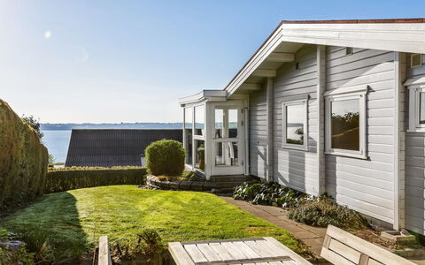 Valea - 600M from the Sea: Verblijf, Backyard, Werf, Garden Gebouwen, Schuur, Siding, Buitenmeubels, Blokhut, Outdoor Structuur, Keet