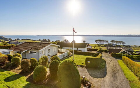 Valea - 600M from the Sea: Verblijf, Backyard, Werf, Garden Gebouwen, Schuur, Siding, Buitenmeubels, Blokhut, Outdoor Structuur, Keet