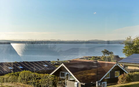 Valea - 600M from the Sea: Verblijf, Backyard, Werf, Garden Gebouwen, Schuur, Siding, Buitenmeubels, Blokhut, Outdoor Structuur, Keet