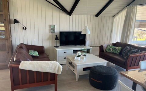 Filipa - 200M from the Sea: Verblijf, Backyard, Werf, Garden Gebouwen, Schuur, Siding, Buitenmeubels, Blokhut, Outdoor Structuur, Keet