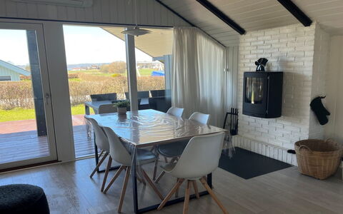 Filipa - 200M from the Sea: Verblijf, Backyard, Werf, Garden Gebouwen, Schuur, Siding, Buitenmeubels, Blokhut, Outdoor Structuur, Keet