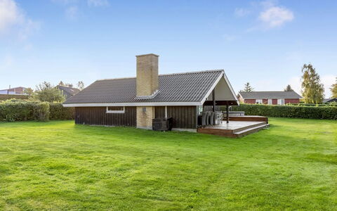 Filipa - 200M from the Sea: Gebouw, Dak, Huis, Huis, Architectuur, Verblijf, Woongebied, Boerderij, Gazon, Landgoed
