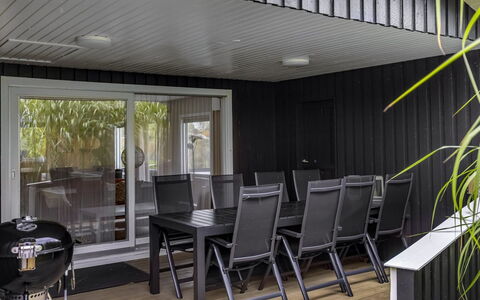Lymke - 450M from the Sea: Huis, Dak, Huis, Deur, Verblijf, Schaduw, Tuin, Groundcover, Veranda, Werf