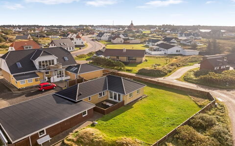 Gisa - 500M from the Sea: Meubilair, Hout, Interieur Ontwerp, Flooring, Verdieping, Stoel, Kamer, Plafond, Woonkamer, Appartement