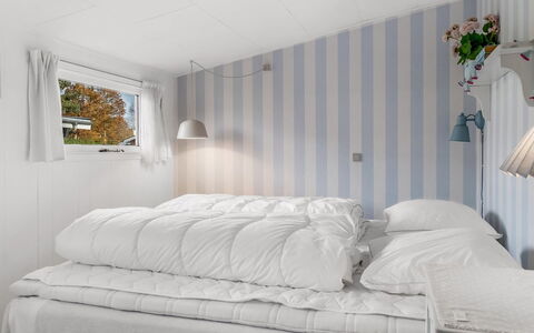 Kamilla - from the Sea: Meubilair, Slaapkamer, Interieur Ontwerp, Bed, Muur, Bedding, Laken, Linens, Wit, Textiel