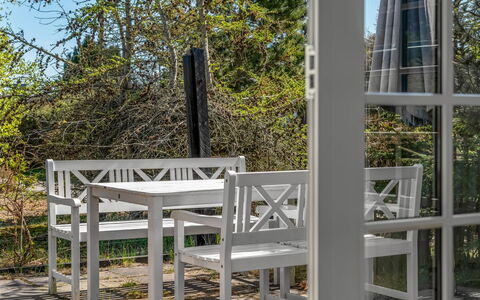 Kamilla - from the Sea: Hout, Meubilair, Veranda, Stoel, Buitenmeubels, Hardwood, Schaduw, Metaal, Dek, Outdoor Structuur