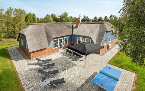 Alvina - 3.2Km from the Sea: Dak, Huis, Huis, Verblijf, Deur, Siding, Dek, Veranda, Plank, Hardwood